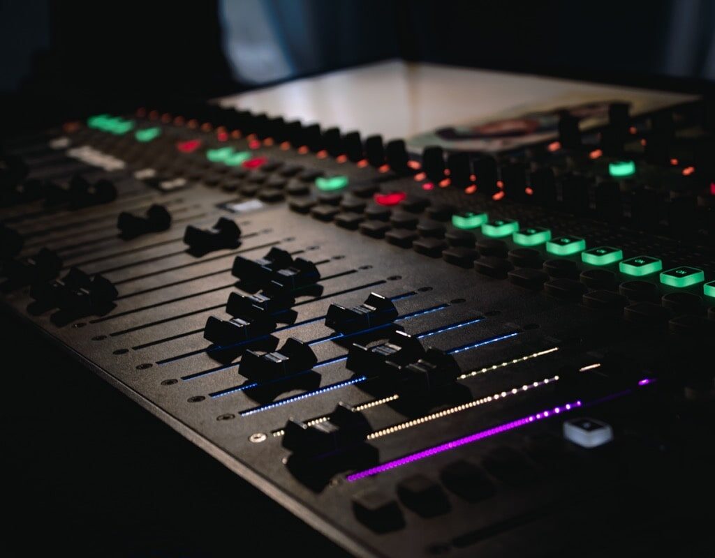Historia de Dolby Atmos: Revolucionando el Sonido Estudio de Grabación Mammoth Sound Studio